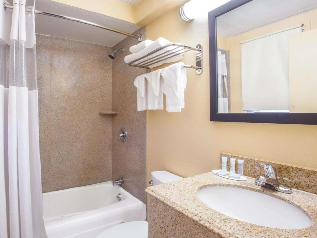 Travelodge By Wyndham South Burlington Dış mekan fotoğraf
